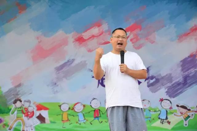 廣東博皓公司總經(jīng)理、鷹之家班主任尹總，為我們本次運動會致開幕詞