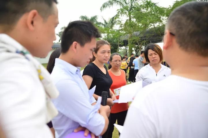 口哨發(fā)令、旗幟落下，比賽的完美呈現(xiàn)，離不開裁判員的辛苦付出，低調(diào)是他們的代名詞