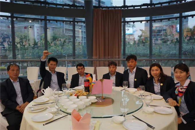 博皓家人們歡聚一堂，把酒言歡，開懷暢飲-4