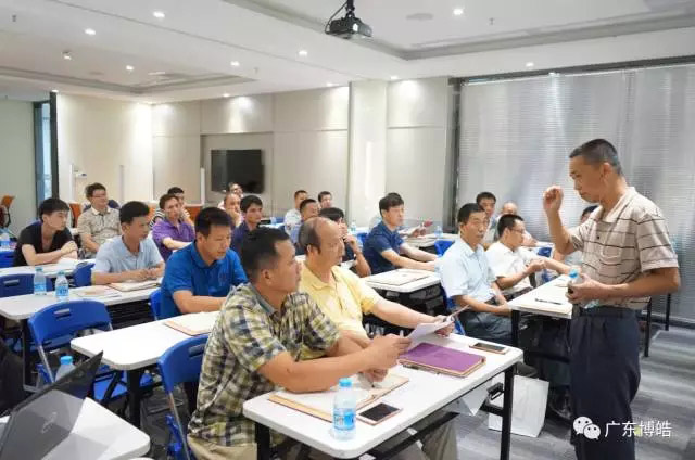 主講——原中國玻璃鋼協(xié)會技術(shù)研修的模具制作特聘講師、廣東博皓復(fù)合材料有限公司復(fù)合材料應(yīng)用技術(shù)總顧問譚永枝老師